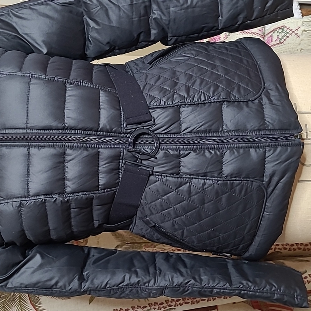 The North Face Women's Quilted Puffer Jacket - Dark Gray with Fur Hood - Picture 5 of 16